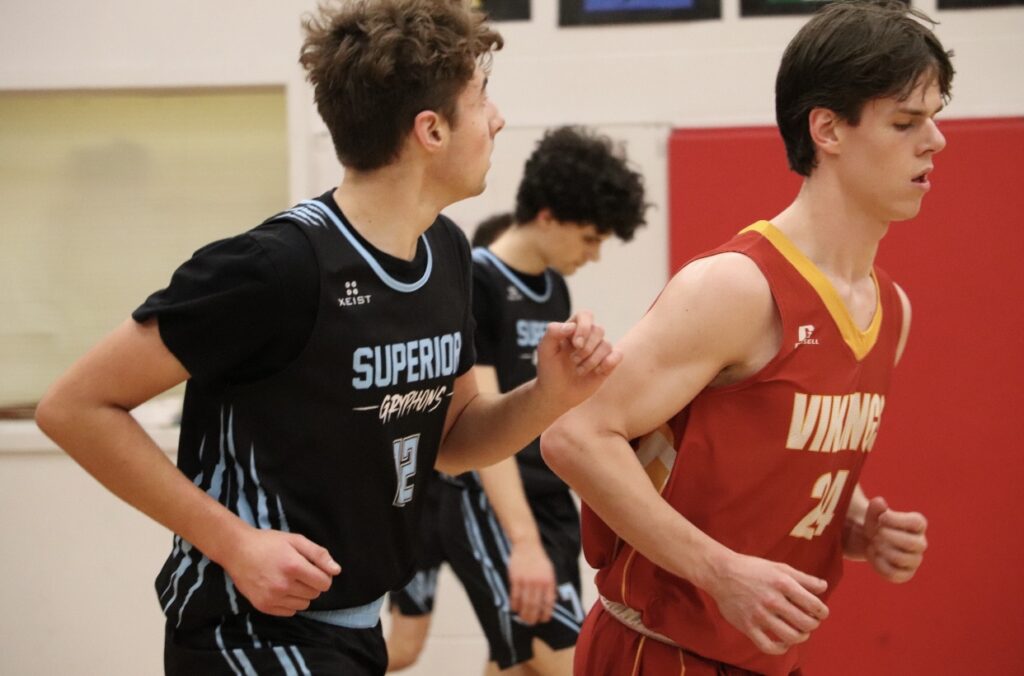 hammarskjold-superior-boys-basketball-game
