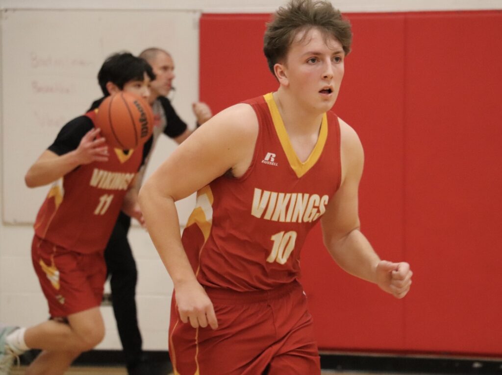 hammarskjold-superior-boys-basketball-game-hammarskjold-players