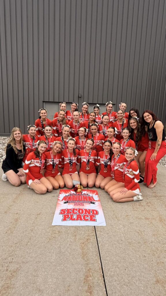 hammarskjold-cheerleading-team