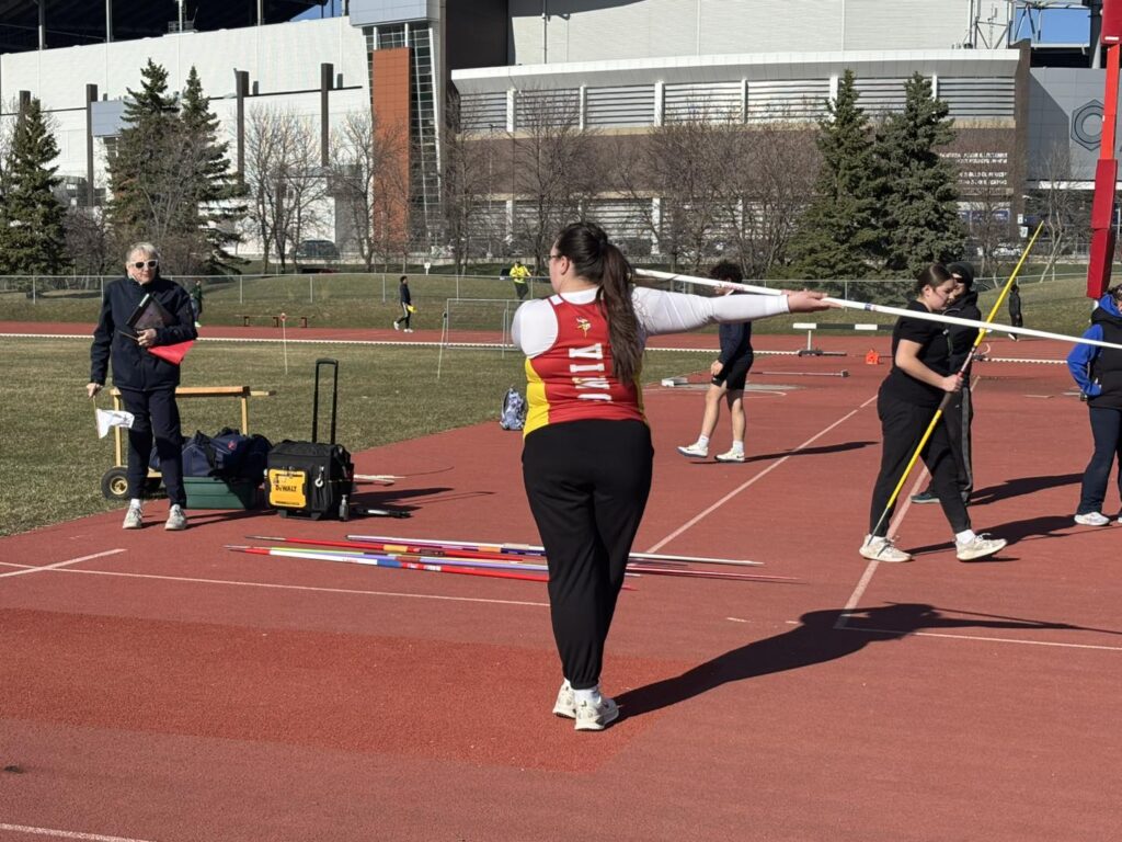 hammarskjold-track-&-field-throwing-girls