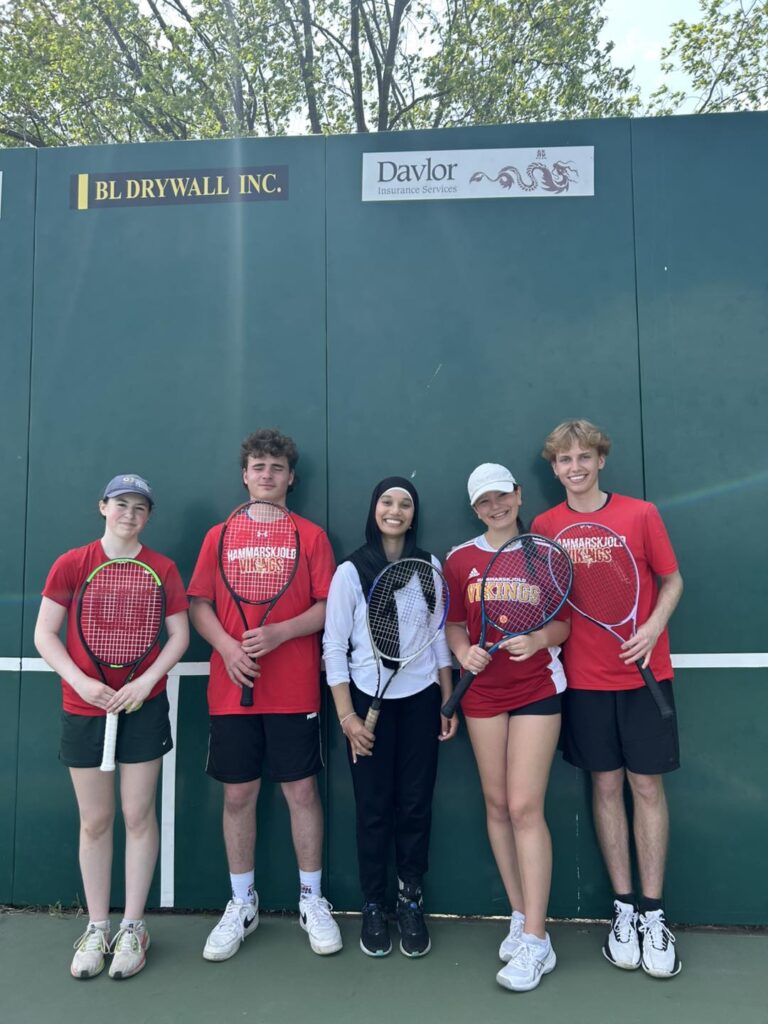 hammarskjold-tennis-team
