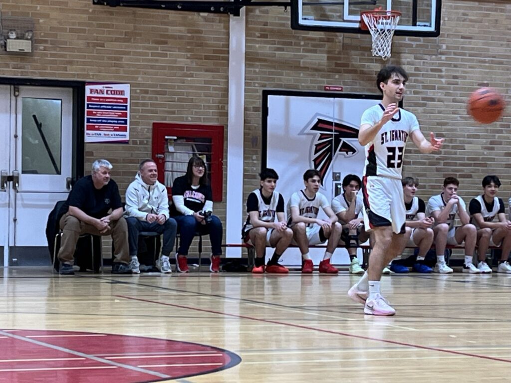 st-ignatius-boys-basketball-playing
