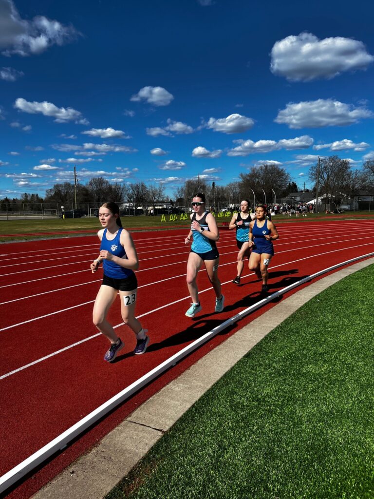 la-vérendrye-track-&-field-girls-running