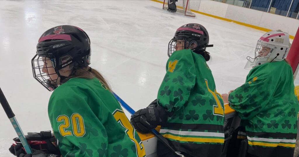st-patrick-girls-hockey-team-on-side