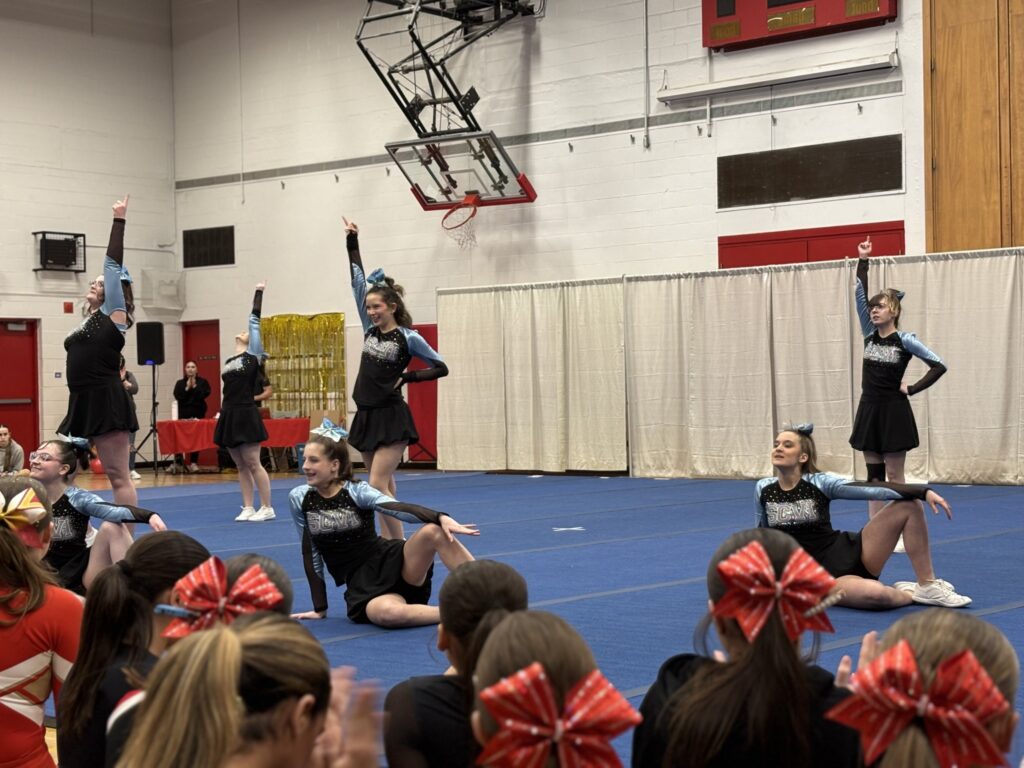 superior-cheerleading-team-competing