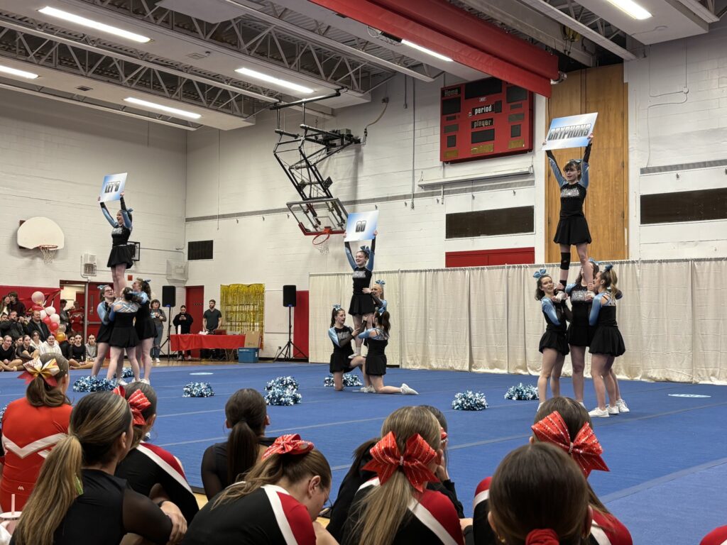 superior-cheerleading-team-competing