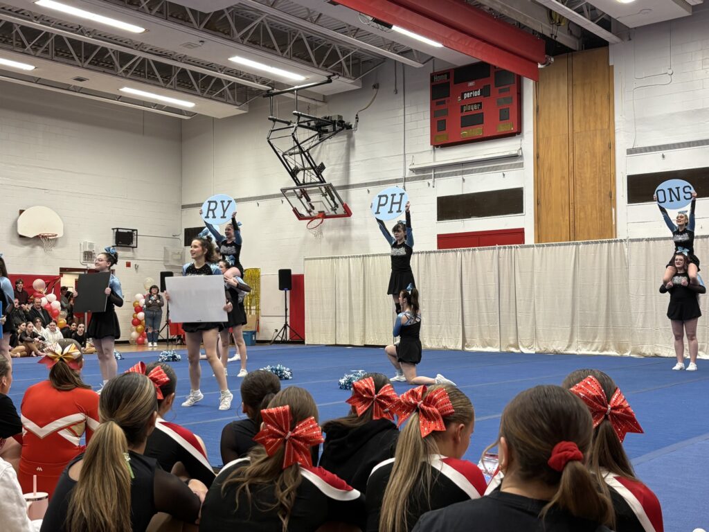 superior-cheerleading-team-competing