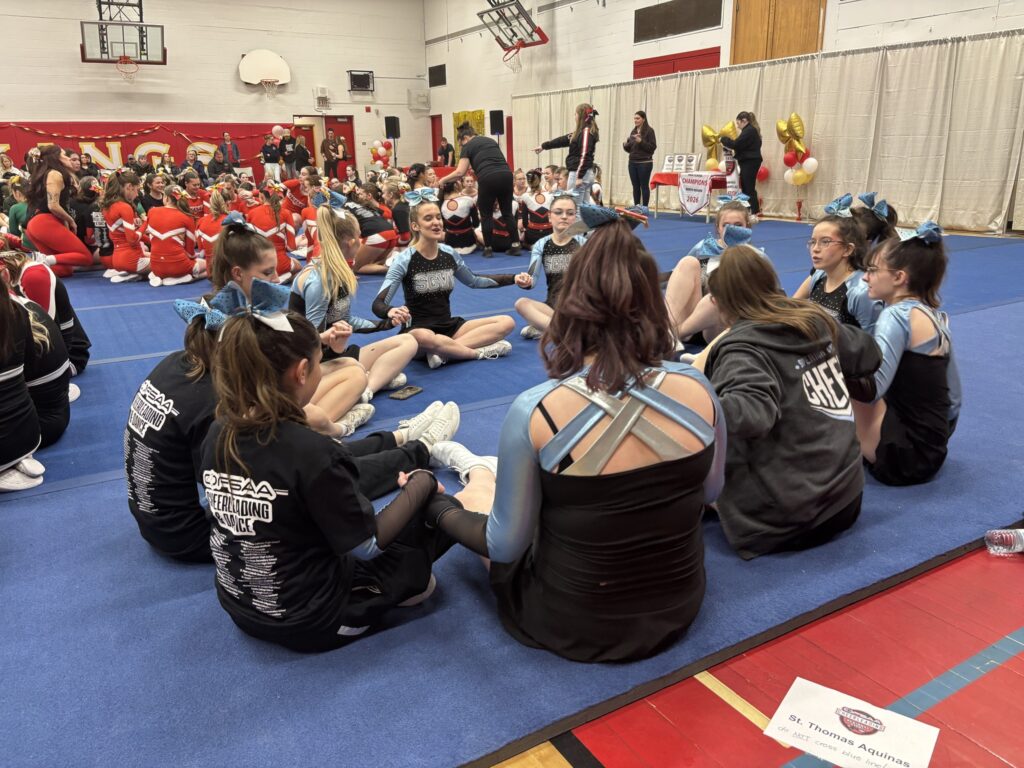 superior-cheerleading-team