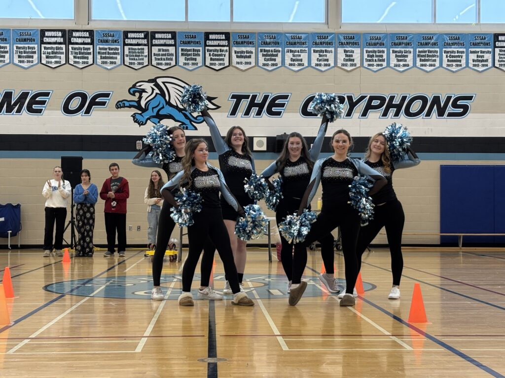 superior-cheerleading-team