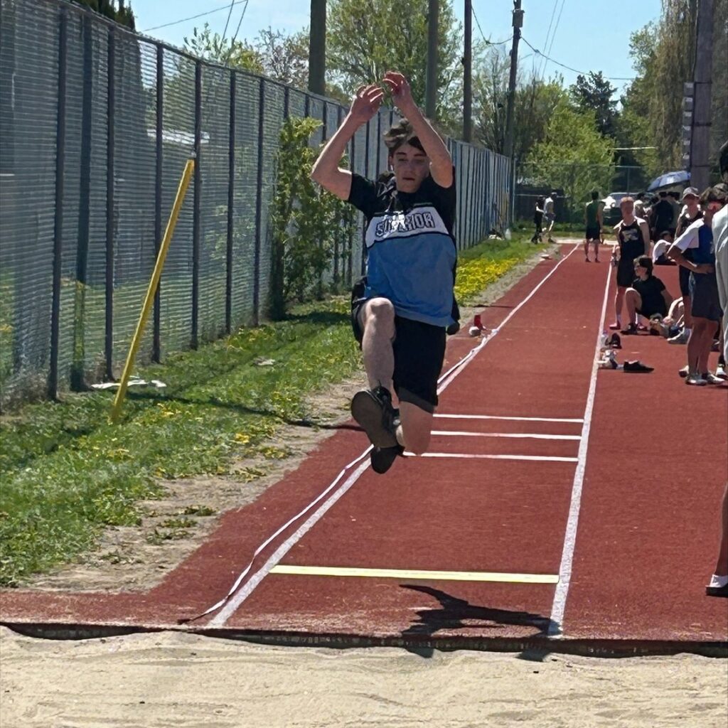superior-track-&-field-boys-long-jump