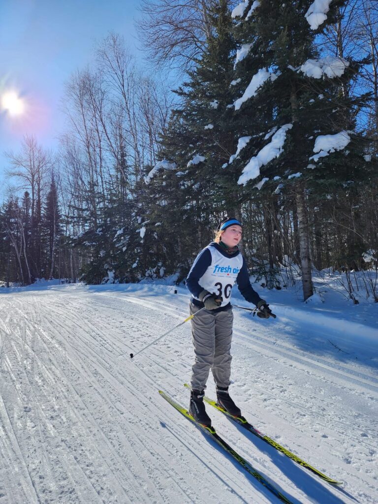 nordic-skiing-race-superior-cvi-participant-skiing