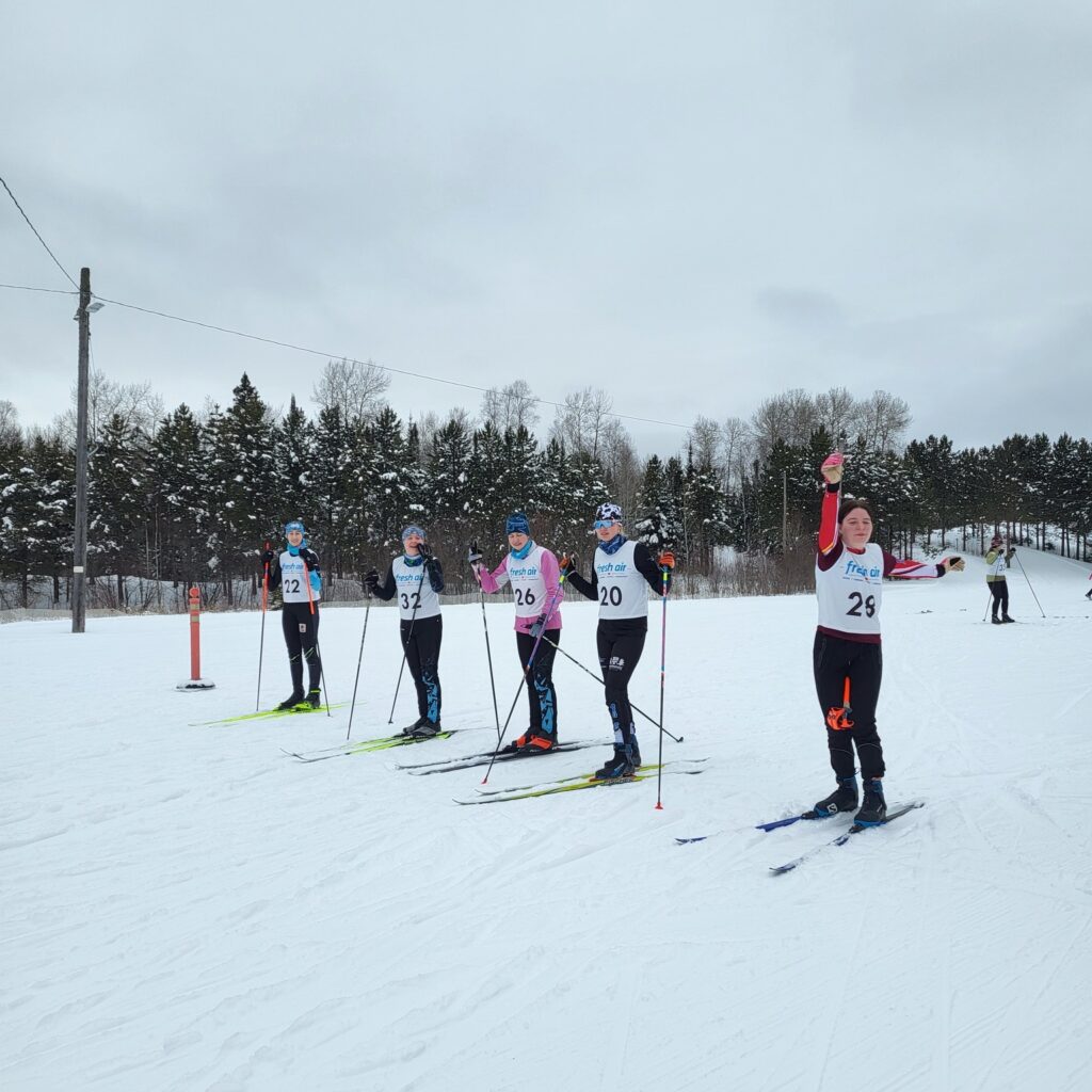 nordic-skiing-race-participants-waiting-to-ski