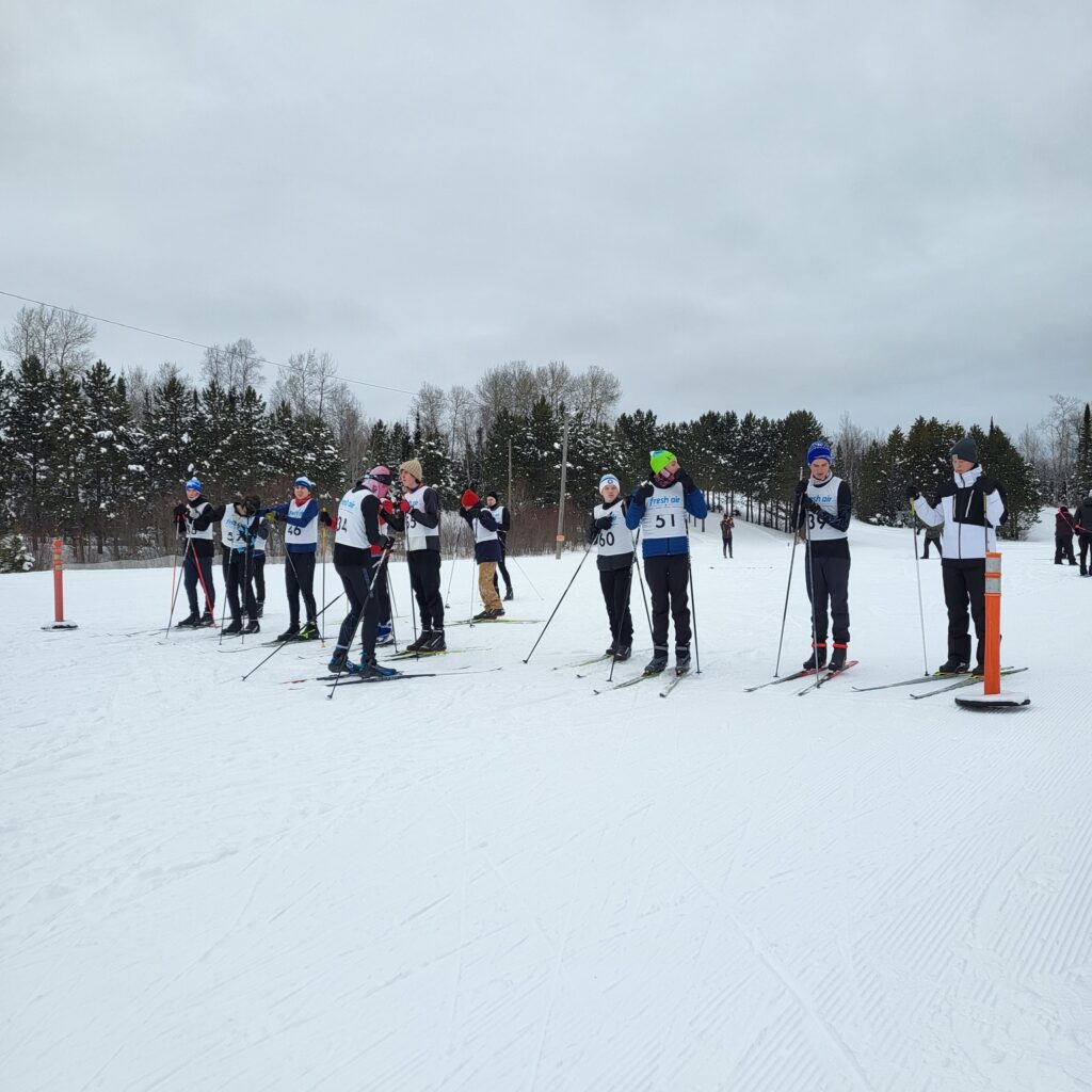 nordic-skiing-race-participants-waiting-to-ski