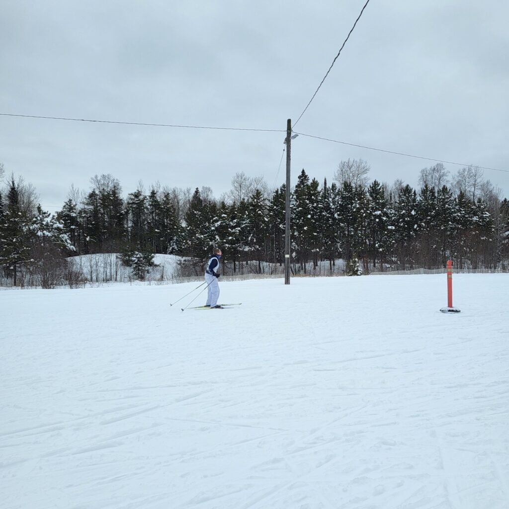 nordic-skiing-race-participants-skiing