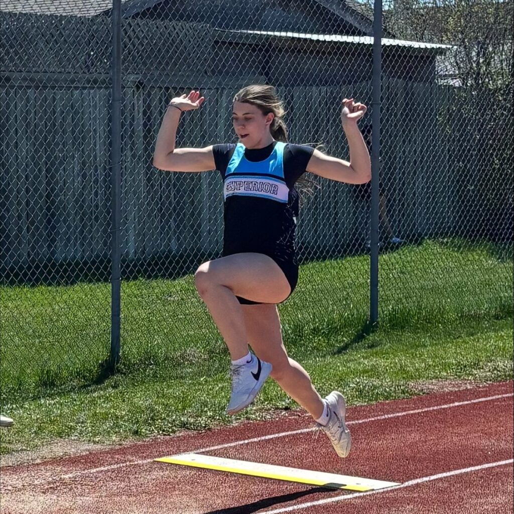 superior-track-&-field-girls-long-jump