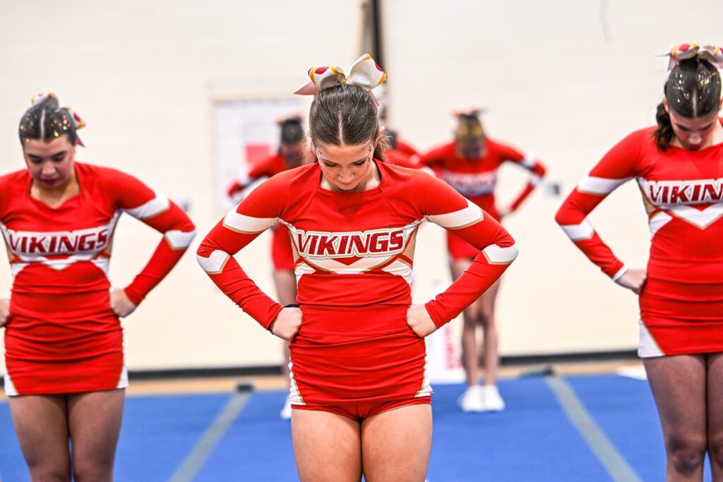 hammarskjold-girls-cheerleading-competition