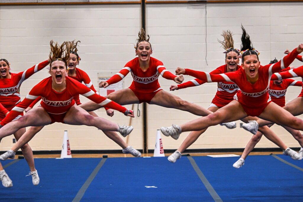 hammarskjold-girls-cheerleading-competition