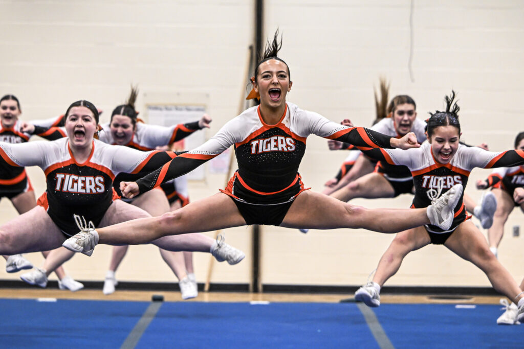 westgate-cvi-girls-cheerleading-competition