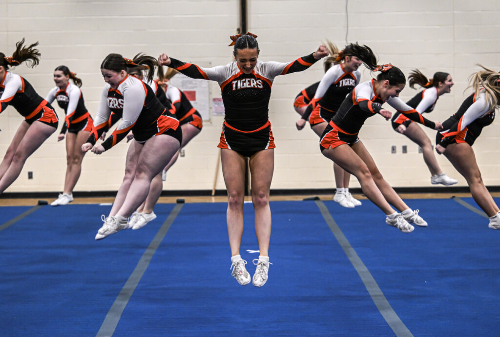 westgate-cvi-girls-cheerleading-competition