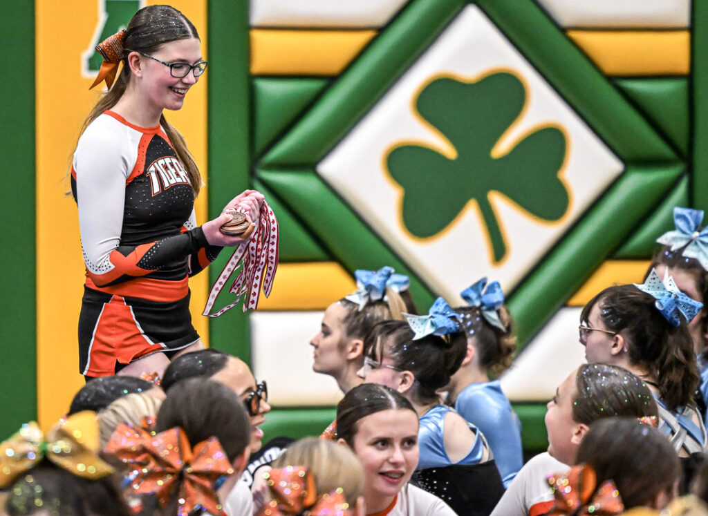 westgate-cvi-girls-cheerleading-competition