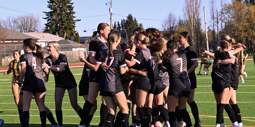 st-ignatius-girls-soccer-team-winning-celebrating