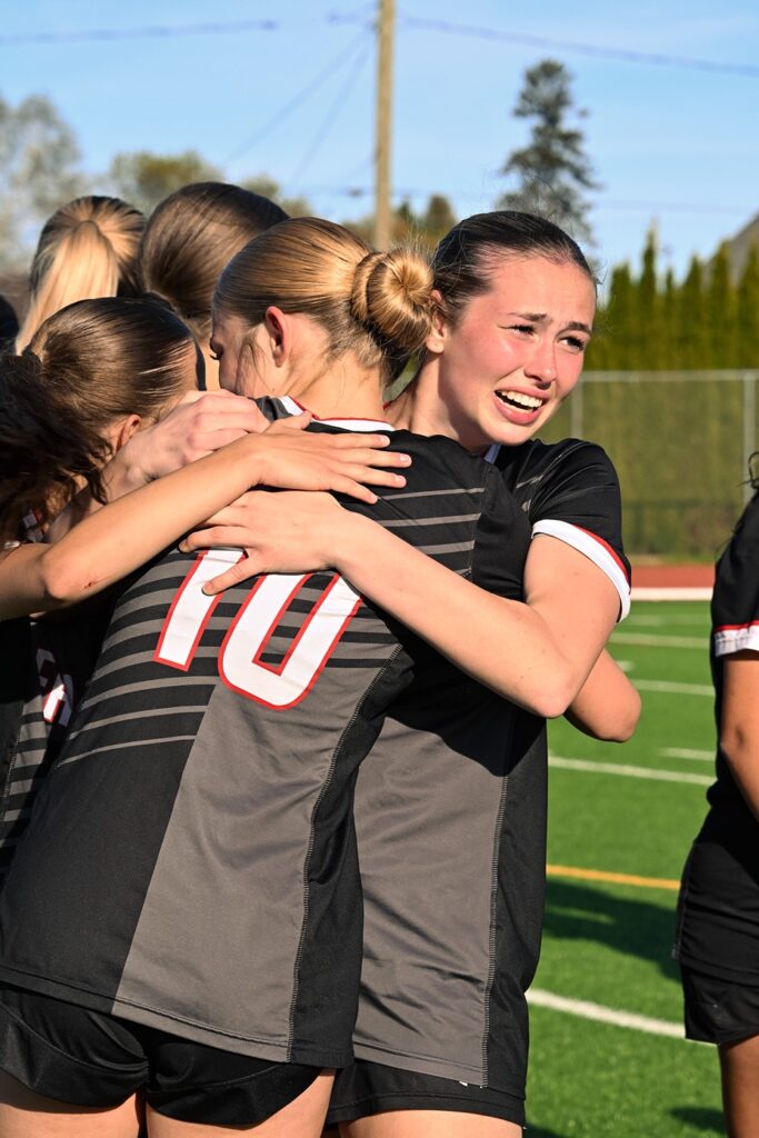 st-ignatius-girls-soccer-team-winning-celebrating
