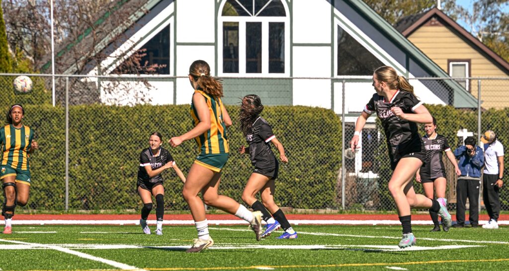 st-ignatius-st-patrick-teams-playing-final-soccer-game