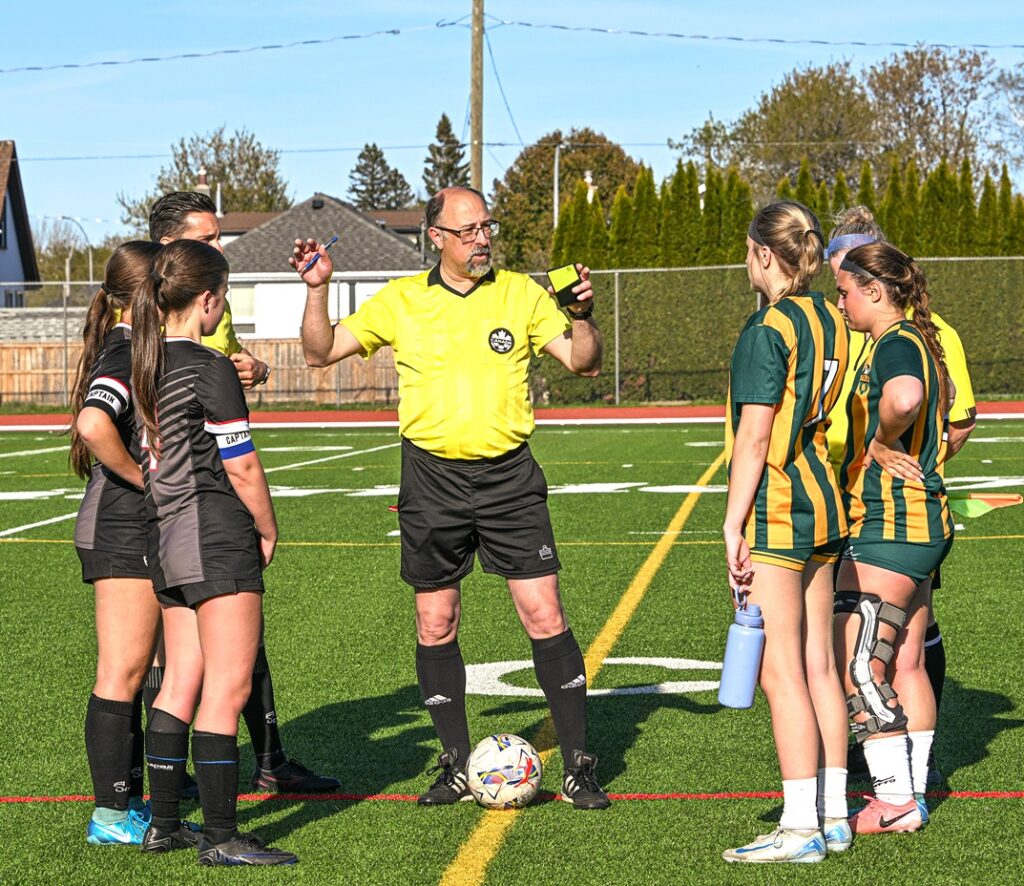 st-ignatius-st-patrick-teams-playing-final-soccer-game