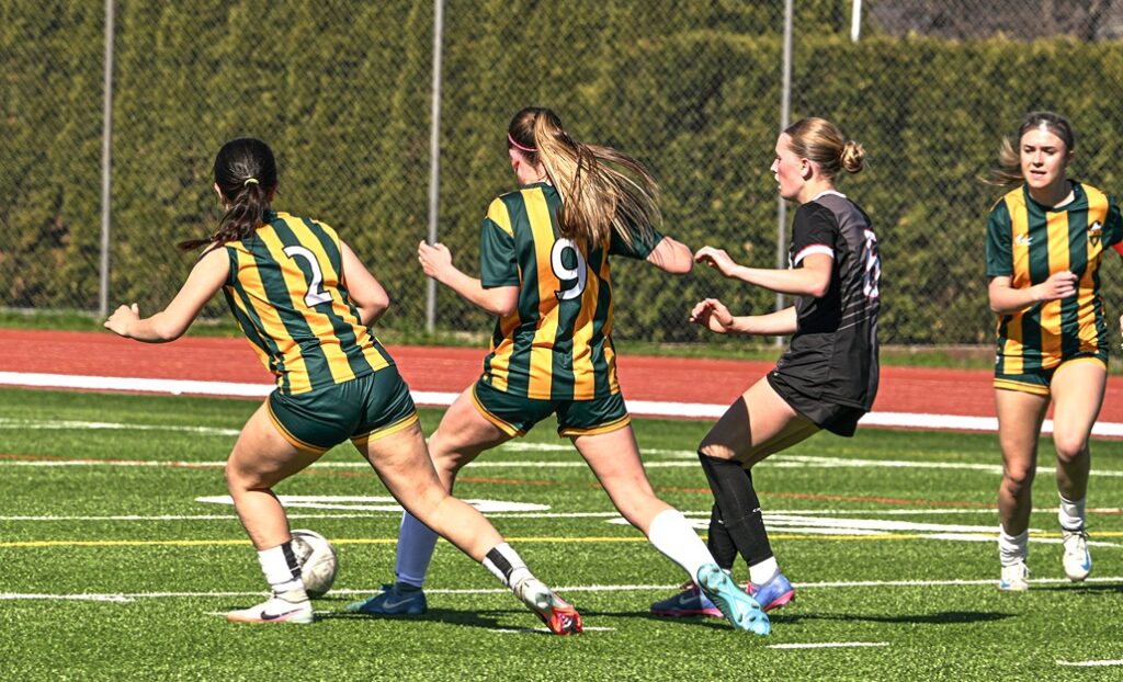 st-ignatius-st-patrick-teams-playing-final-soccer-game