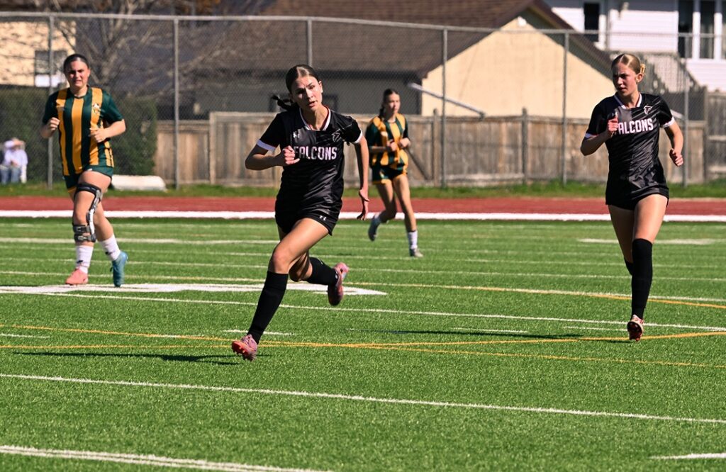 st-ignatius-st-patrick-teams-playing-final-soccer-game