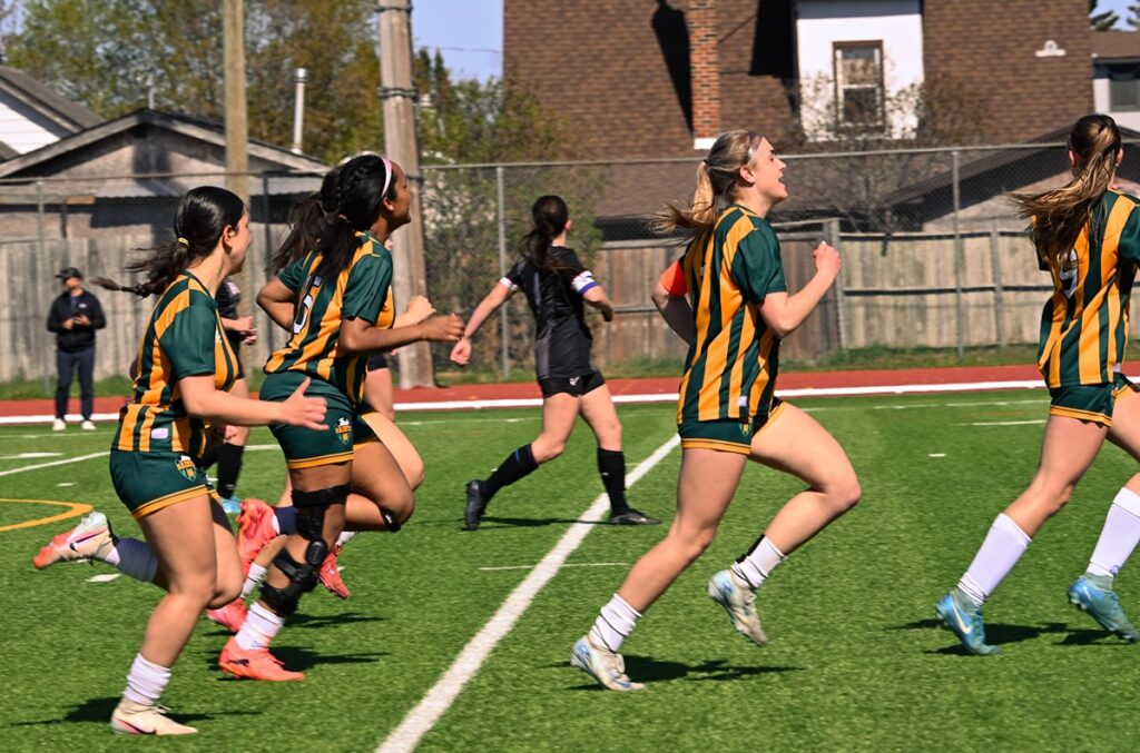st-ignatius-st-patrick-teams-playing-final-soccer-game