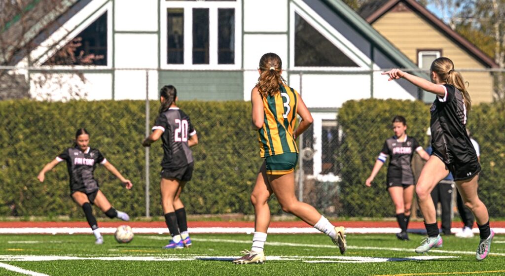 st-ignatius-st-patrick-teams-playing-final-soccer-game