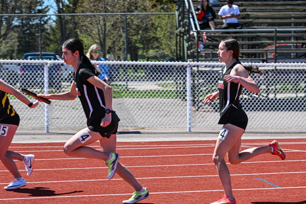 st-ignatius-track-and-field-team-girls-running-relay
